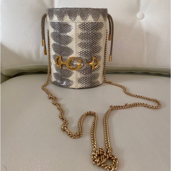 GUCCI BUCKET BAG (AUTHENTIC) - Picture 13 of 16